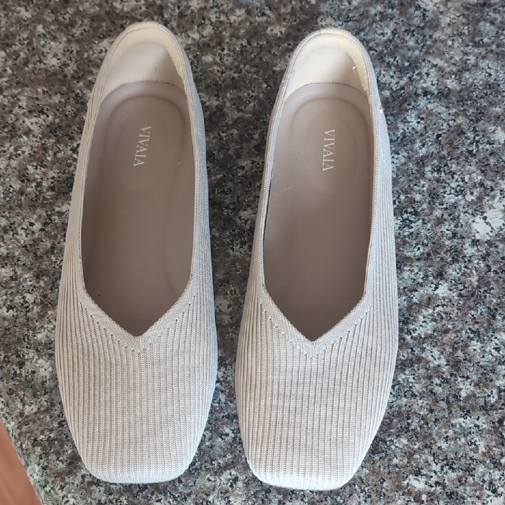 VIVAIA Square-Toe V-Cut Flats (Margot 2.0) UK 40.5 US 10